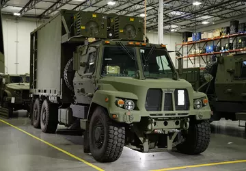 Palantir rozpoczyna dostarczanie ciężarówek ze sztuczną ...