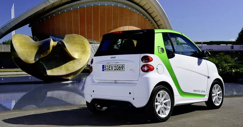 Mercedes-Benz wyczerpał zapasy akumulatorów do elektrycznych Smart ED3