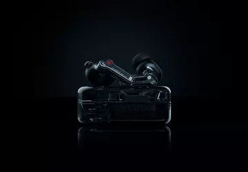 Nic nie wprowadza wkładek dousznych ucha ...