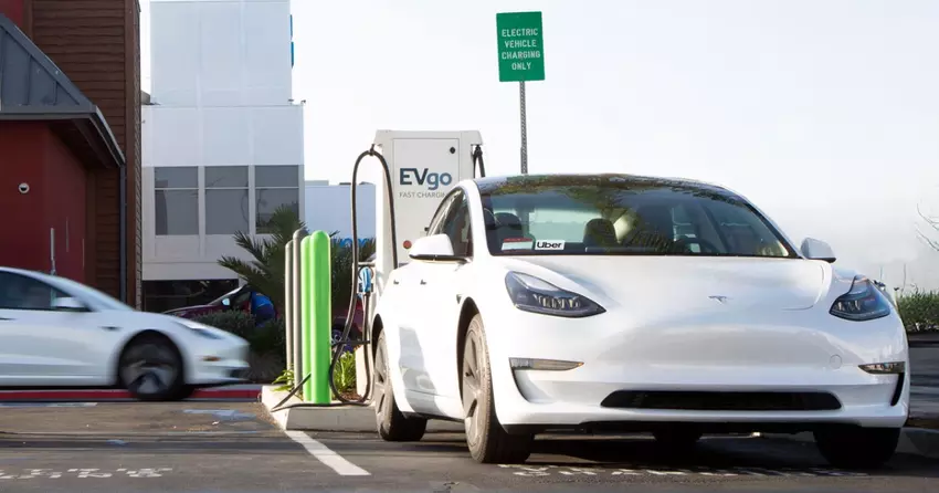 Uber zrezygnował z wcześniejszych planów dotyczących elektryfikacji i redukcji emisji