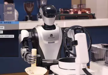 Chiński producent samochodów Nio testuje robota ...