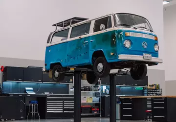 Volkswagen przywraca stary T2, który przeżył ...