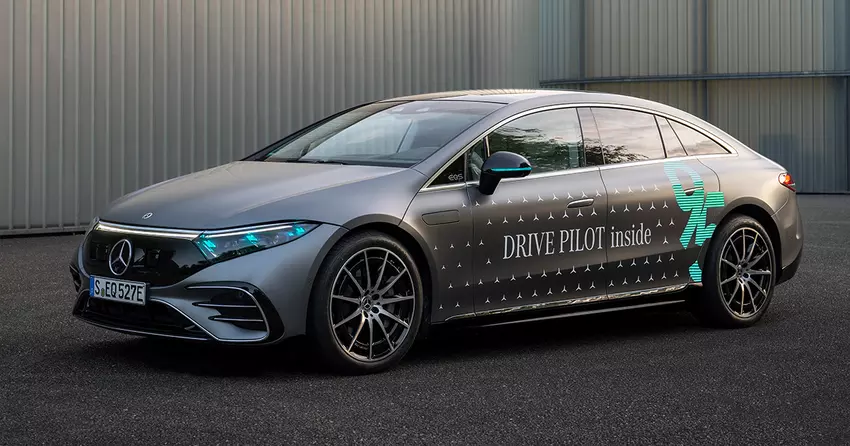 Turkusowe światła: Mercedes-Benz otrzymał autoryzację w Niemczech