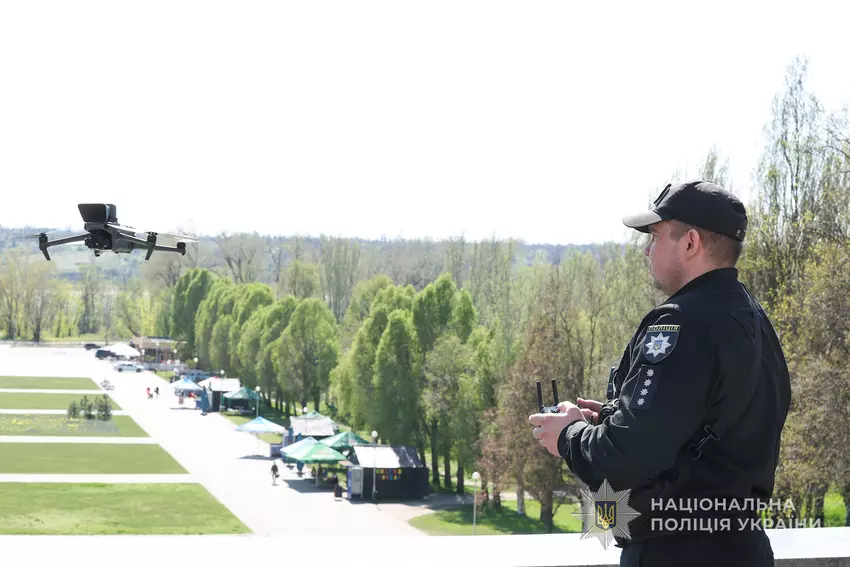 W Zaporożu policjanci będą patrolować miasto z dronami DJI Mavic 3