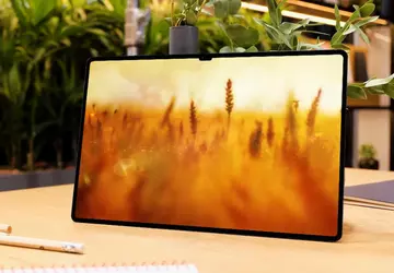 Tak, Samsung Galaxy Tab S8 Ultra ...