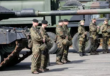 Wyrzutnie rakiet APWKS, ciągnik siodłowy Oshkosh ...