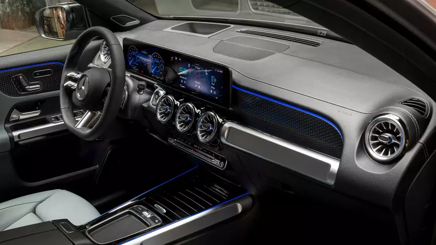 Wnętrze Mercedes-Benz EQB. Zdjęcie
