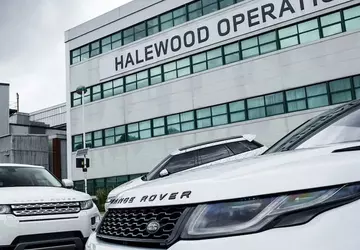 Atak cybernetyczny wstrzymał produkcję Jaguar Land ...