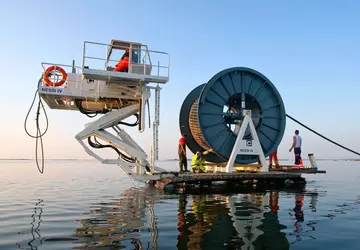 Facebook i Google kładą 12 000 ...