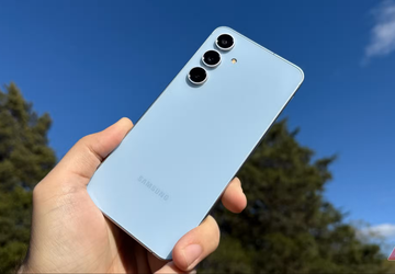 Samsung Galaxy S25 FE wyjdzie wcześniej, ...