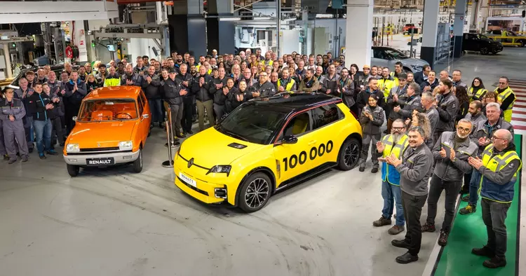 Renault wyprodukowało 100-tysięczny samochód elektryczny R5 ...