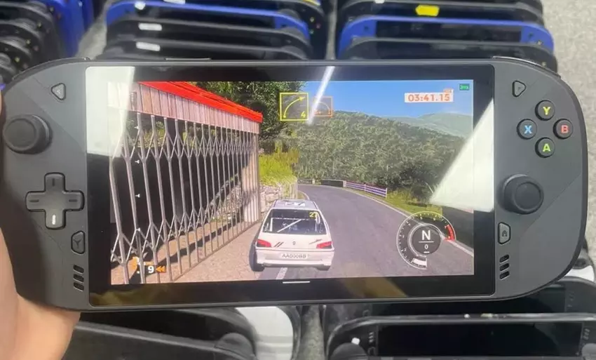 Anulowany handheld Lenovo Legion Play napędzany Snapdragonem 888 rusza w Chinach