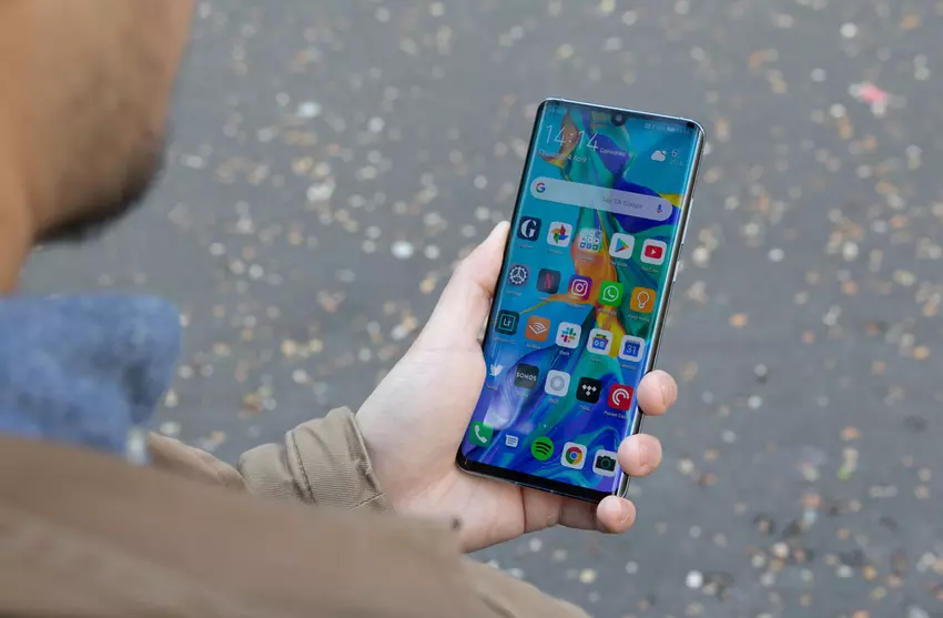 Google twierdzi, że korzystanie z jego usług na nowych smartfonach Huawei może być niebezpieczne