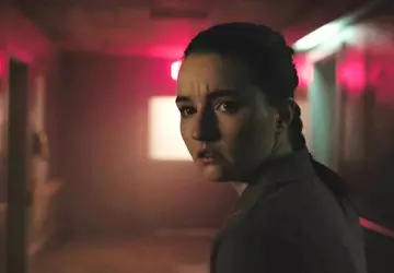 Caitlin Dever, która gra Abby w ...