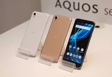 Sharp Aquos Sense Plus: pełnoekranowy środek ...