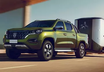 Odświeżony pick-up Peugeot Landtrek: nowy design, ...