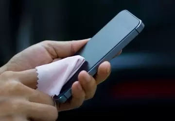 Apple pozwolił na dezynfekcję iPhone'a: jak ...