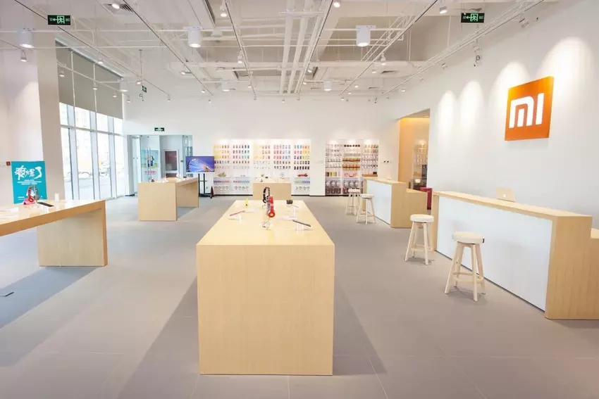 Xiaomi zamyka sklepy i może anulować prezentację flagowego Mi 10 z powodu koronawirusa w Chinach