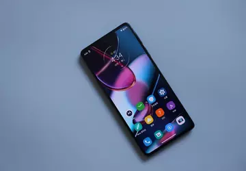 Chińczycy wyprzedali wszystkie smartfony Moto Edge ...