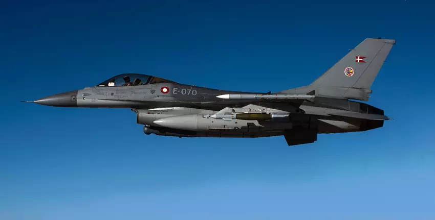 Unikalne nagranie: Volodymyr Zelensky pokazał, jak ukraińscy piloci przechodzą program szkoleniowy do obsługi myśliwców F-16 Fighting Falcon w Danii.