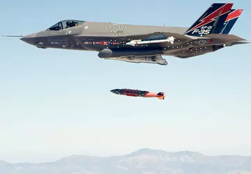 Siły Powietrzne USA pokazują spektakularne wideo, ...