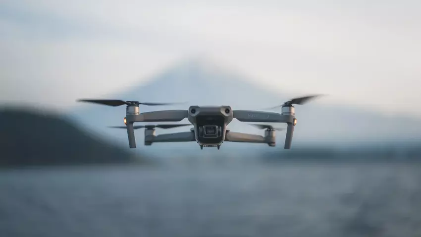 Singapur ukarał właściciela DJI Mavic Air 2 grzywną za sfotografowanie dziewczyny w pobliżu bazy wojskowej