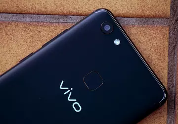 Cztery wersje Vivo X21 smartfon z ...