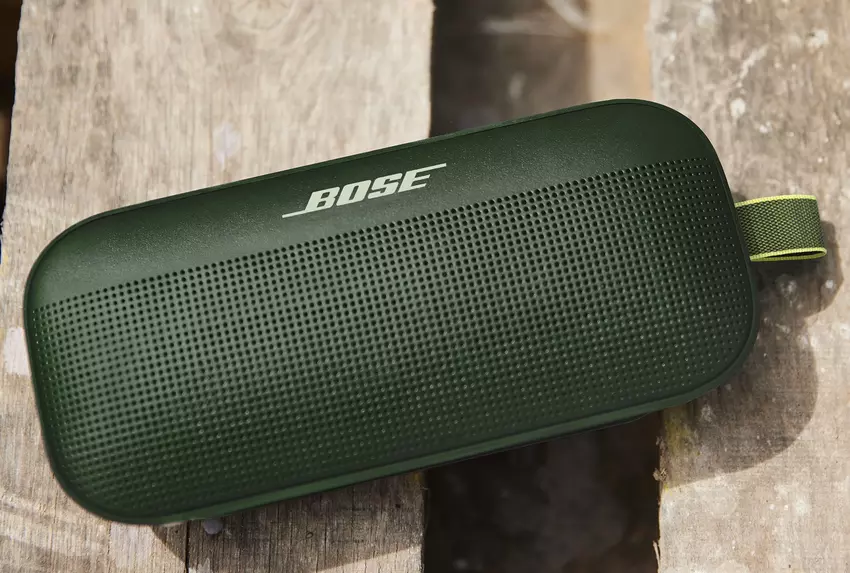 Bose Soundlink Flex z ochroną IP67 i do 12 godzin pracy na baterii jest dostępny na Amazon za 119 USD (30 USD zniżki).