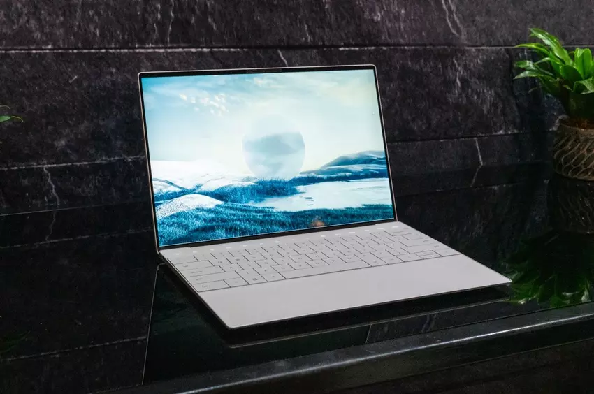 Dell XPS 13 Plus próbuje rozwinąć laptopa z wątpliwymi funkcjami