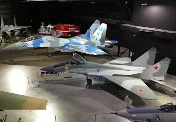 Samolot Su-27UB, który wcześniej należał do ...