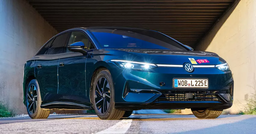 VW ID.7 Pro S przejechał 941 km na jednym ładowaniu akumulatora podczas testu wydajności.