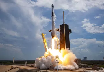 SpaceX deorbituje część satelitów Starlink V2 ...