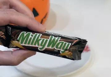 Ostrożnie! Twoje cukierki mogą zawierać... Doom