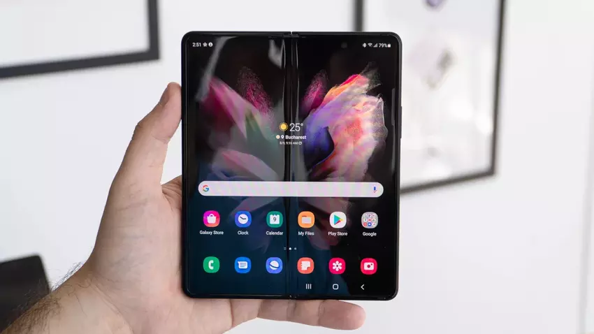 Wyginane smartfony Samsung Galaxy Fold 3 zaczynają pękać wyświetlacze po upływie gwarancji
