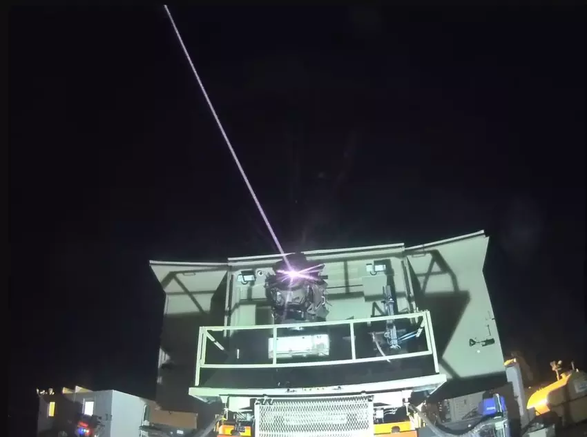 Armia USA może zainwestować 1,2 mld USD w rozwój broni laserowej Iron Beam do obrony przed dronami, rakietami i pociskami artyleryjskimi.