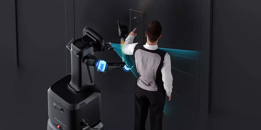 FlashBot Arm analizuje otoczenie