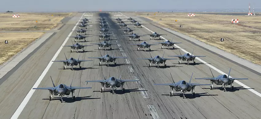 Lockheed Martin wznawia loty myśliwców F-35 Lighting II - pierwszy samolot wylatuje z Fort Worth