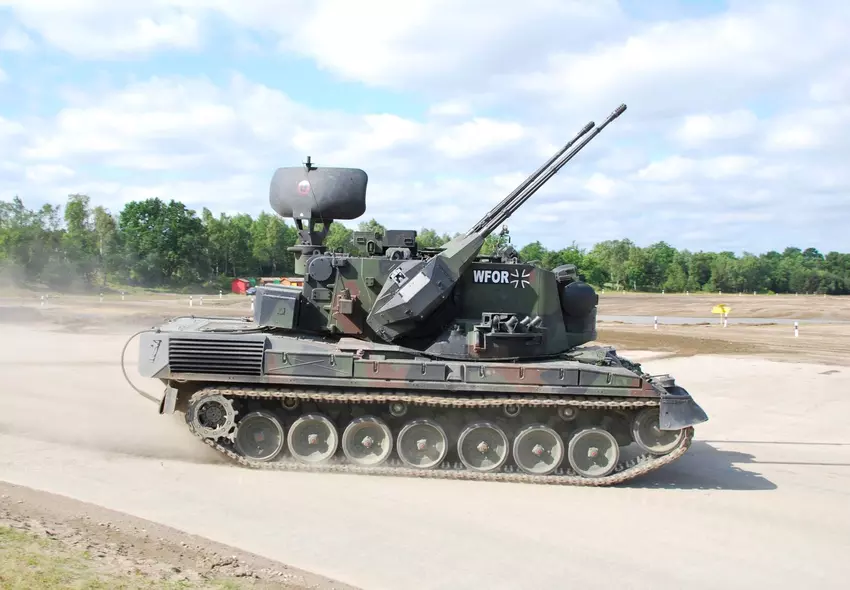 Propagandyści podawali zniszczony rosyjski system rakietowy ziemia-powietrze Tunguska jako niemiecki czołg przeciwlotniczy Gepard