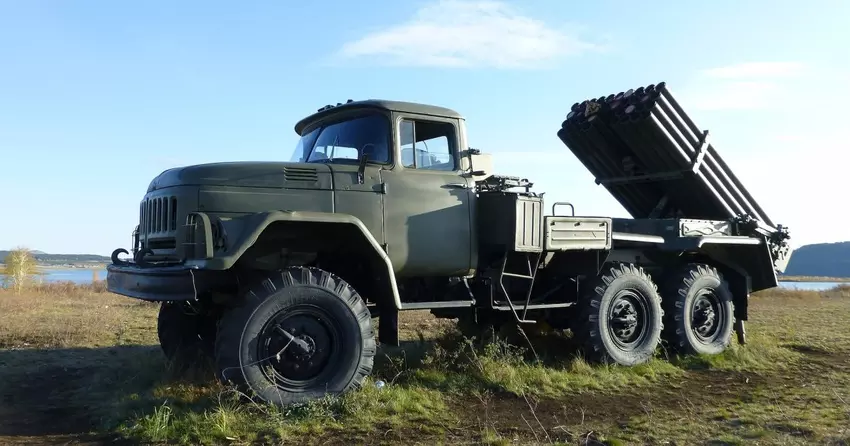 HIMARS precyzyjnym trafieniem zniszczył wyrzutnię 9P138 rzadkiego systemu rakiet wielokrotnego startu Grad-1.