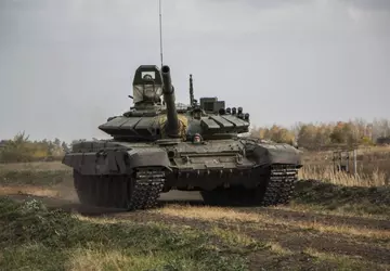 Tani quadcopter FPV niszczy najnowszy rosyjski ...