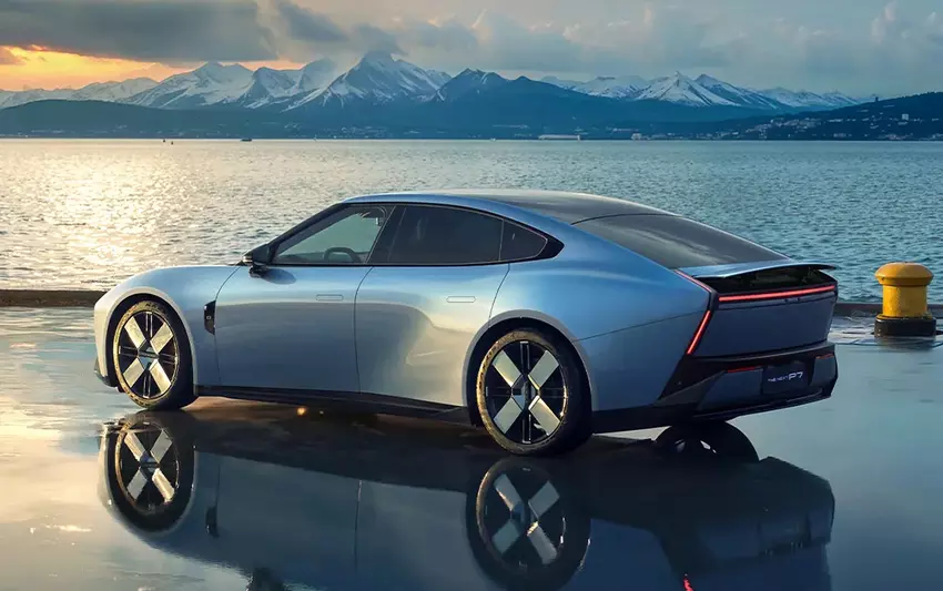 Elektryczny sedan Xpeng P7 2025