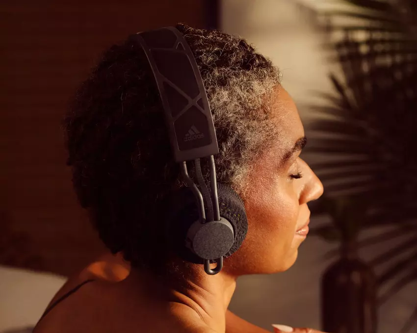 Adidas przedstawia RPT-02 SOL: bezprzewodowe słuchawki, które można ładować energią słoneczną i sztucznym światłem