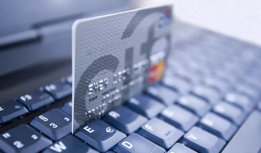 Mispadu: trojan bankowy udający reklamę McDonalda na Facebooku