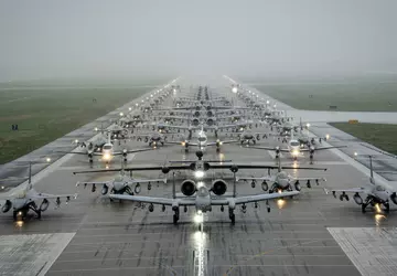 Siły Powietrzne Stanów Zjednoczonych jednocześnie wzbiły ...