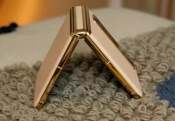 TCL odkłada składane smartfony i zamyka ...