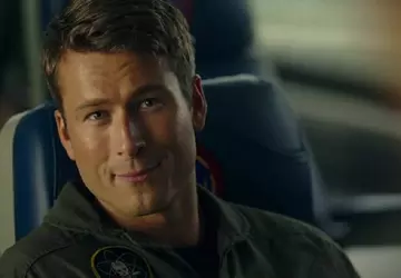 Gwiazda "Top Gun", Glen Powell, sugeruje ...