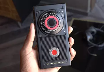 Firma Red zamyka projekt smartfonu Hydrogen ...