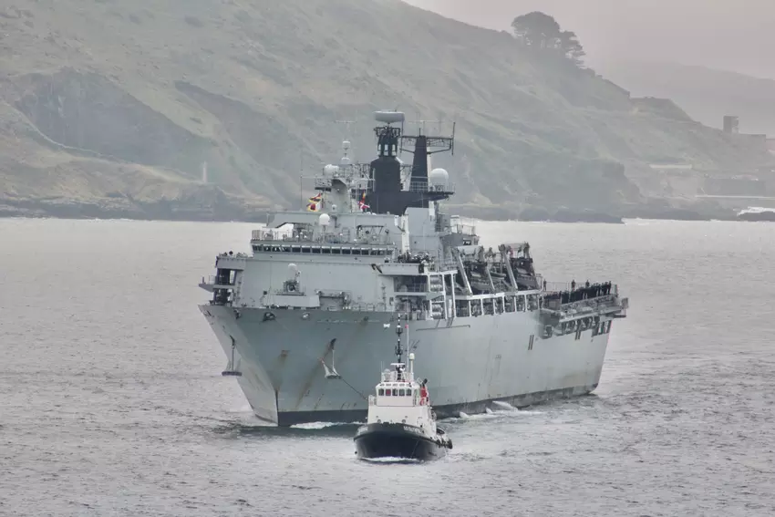 Brytyjski okręt desantowy HMS Albion