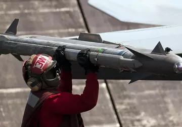 Rumunia dostarczy swoim F-16 najnowsze pociski ...