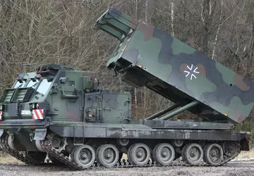 Niemcy przekazały Ukrainie Mars II MLRS ...